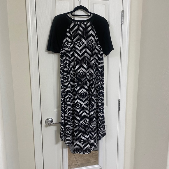 NWT LulaRoe (M) Carley Dress - Picture 2 of 4